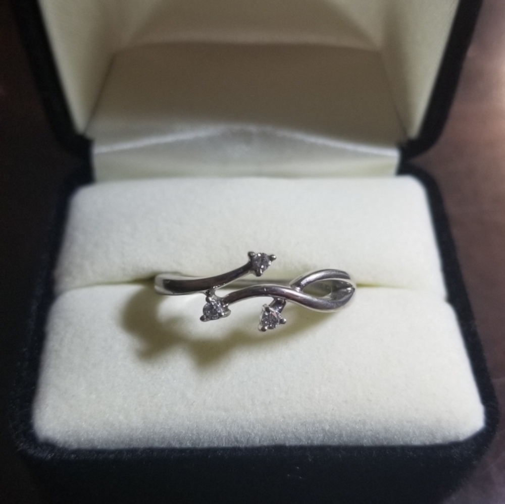 Silver ring with diamonds